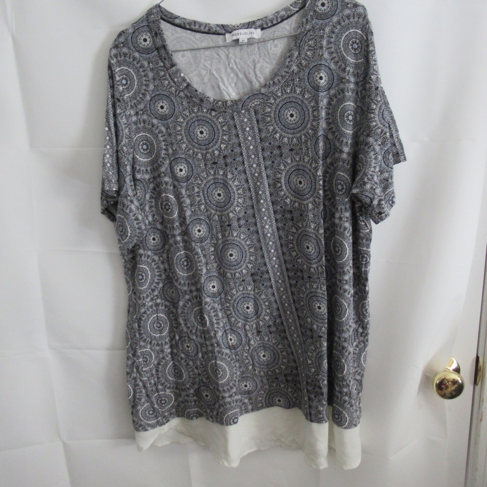 Rose + Olive Medallion Print Top Womens 2X Grey Short Sleeve Layered Hem Career